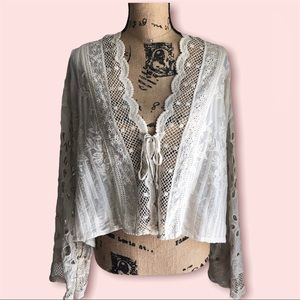 ☕️ White drawstring cardigan with floral lace detailing from Johnny Was